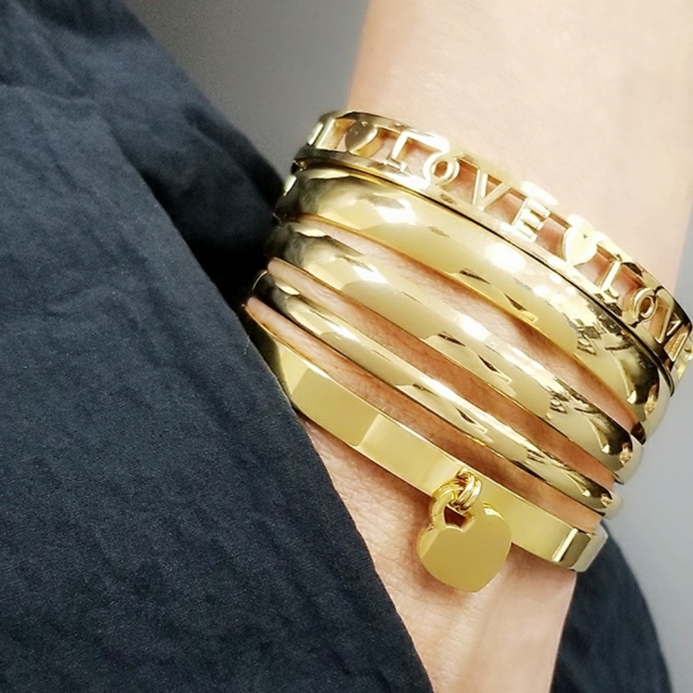 NEW 18K Gold Love Heart Bangle Cuff Bracelet